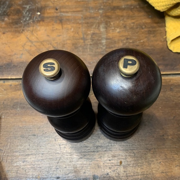 PEUGEOT PARIS VINTAGE CHOCOLATE BROWN SALT AND PEPPER MILLS - Picture 2 of 13
